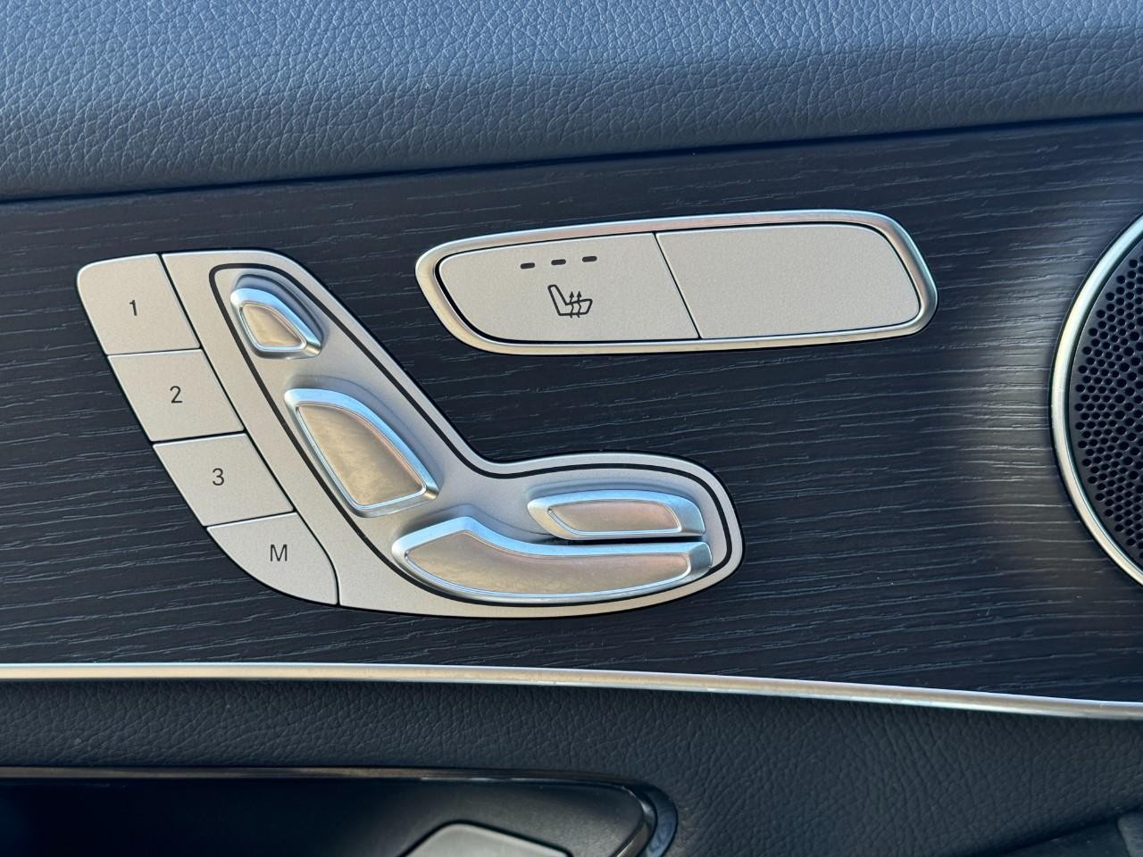 Mercedes-Benz GLC Vehicle Full-screen Gallery Image 23