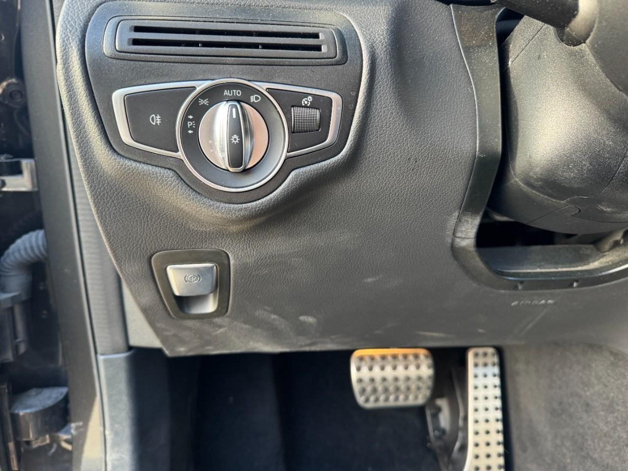 Mercedes-Benz GLC Vehicle Full-screen Gallery Image 30