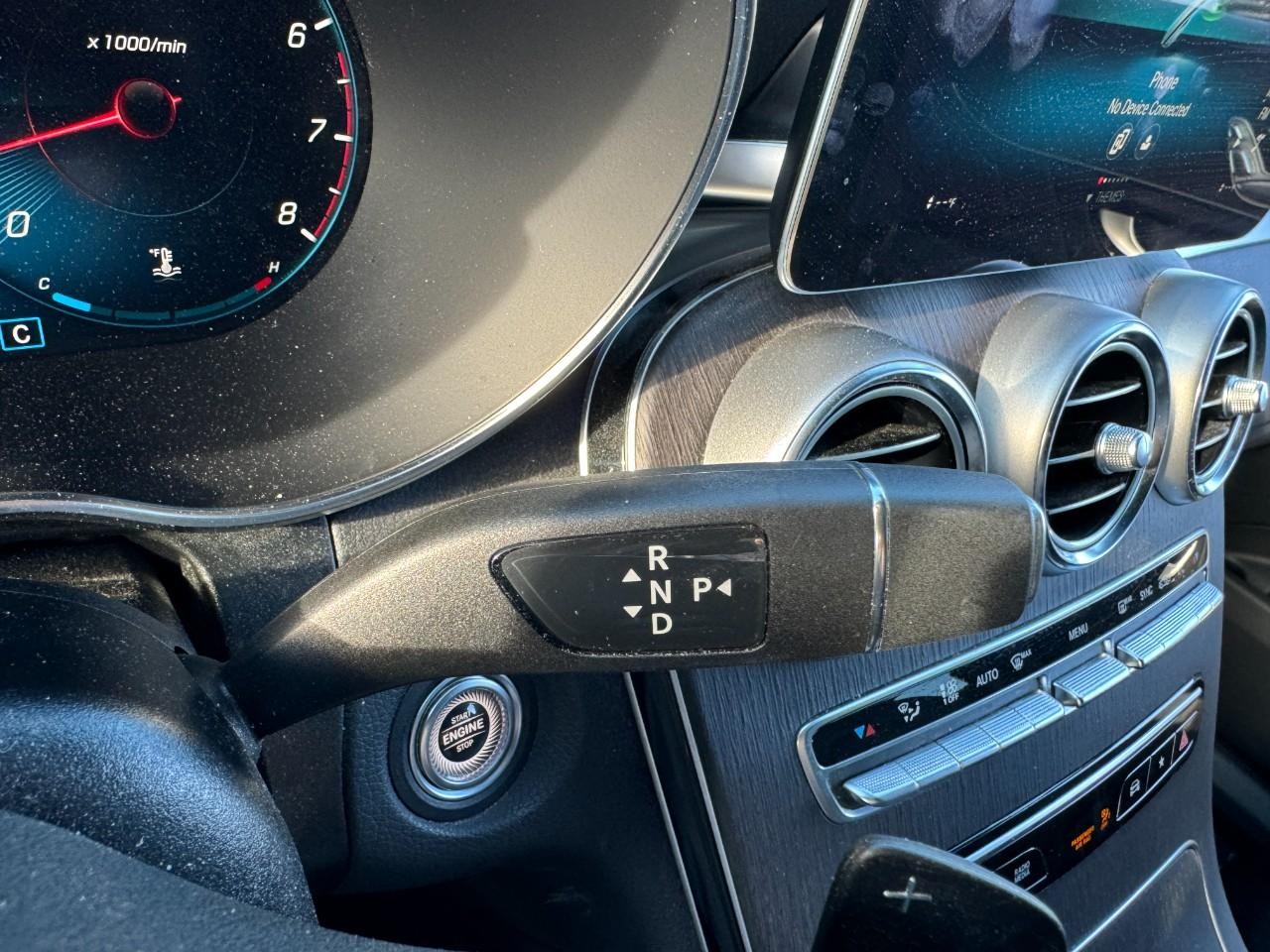 Mercedes-Benz GLC Vehicle Full-screen Gallery Image 34