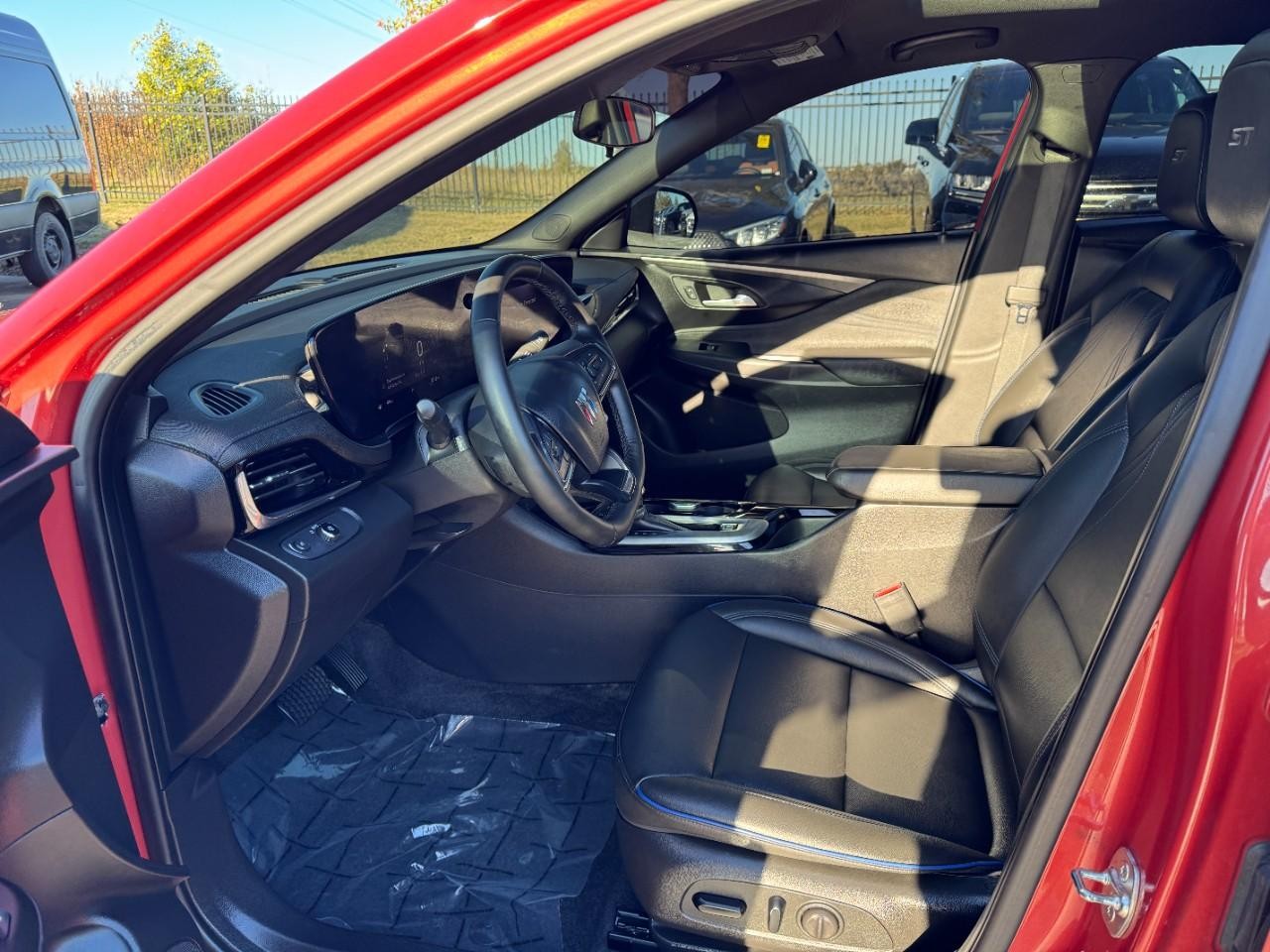 Buick Envista Vehicle Full-screen Gallery Image 9