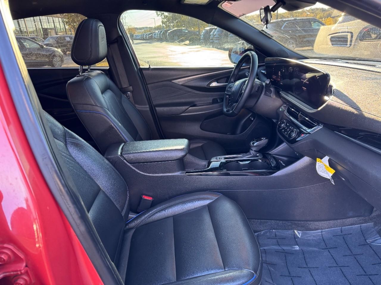 Buick Envista Vehicle Full-screen Gallery Image 12