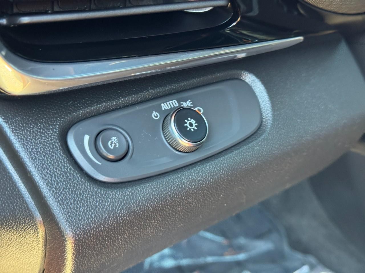 Buick Envista Vehicle Full-screen Gallery Image 18