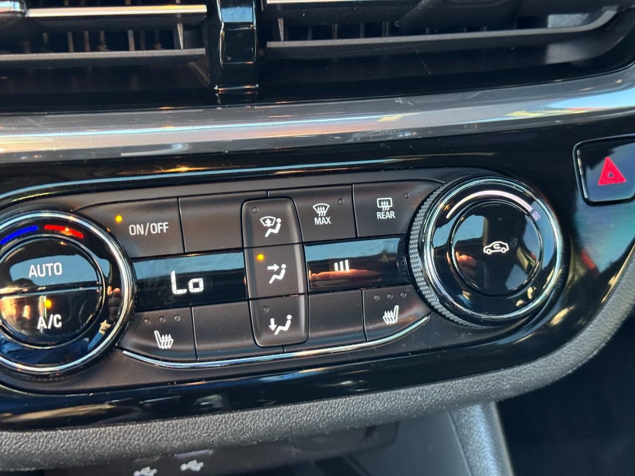 Buick Envista Vehicle Full-screen Gallery Image 23