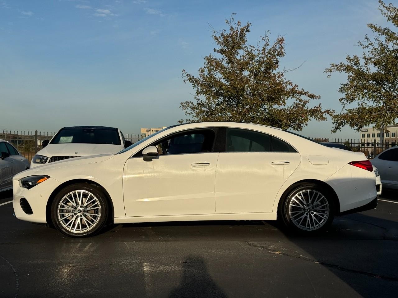 Mercedes-Benz CLA Vehicle Full-screen Gallery Image 2