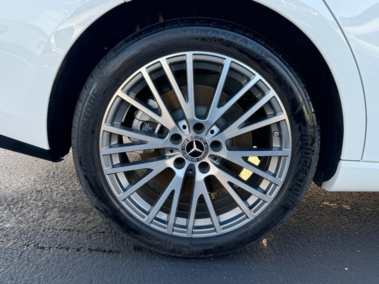 Mercedes-Benz CLA Vehicle Full-screen Gallery Image 5