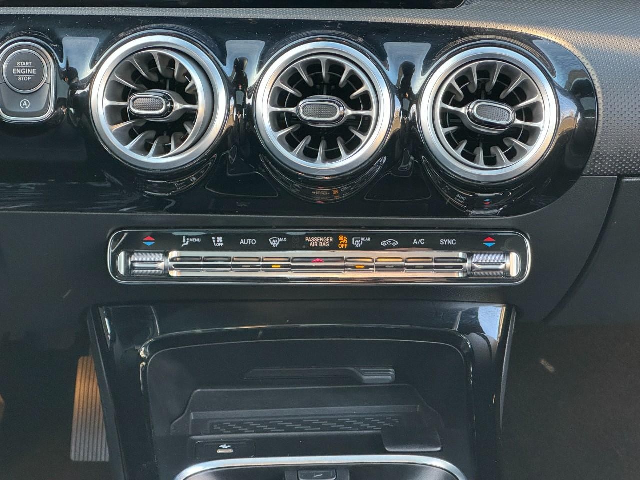 Mercedes-Benz CLA Vehicle Full-screen Gallery Image 15