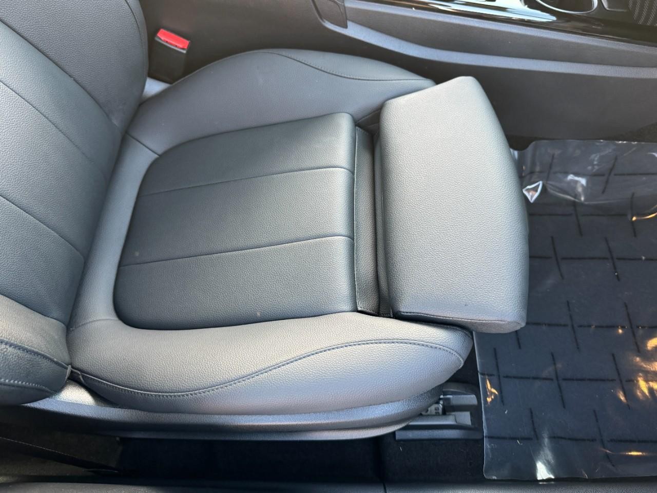 Mercedes-Benz CLA Vehicle Full-screen Gallery Image 18