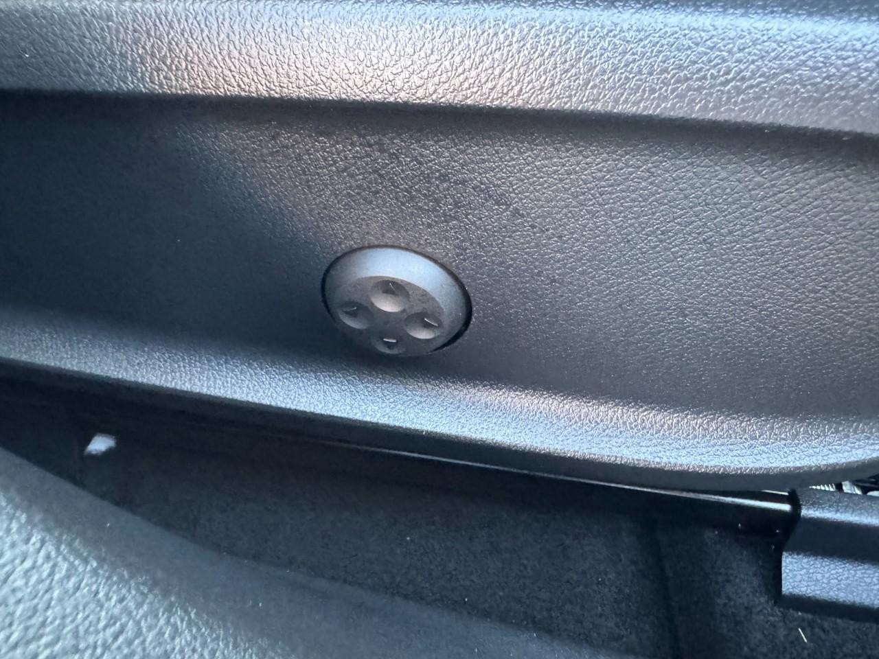 Mercedes-Benz CLA Vehicle Full-screen Gallery Image 19