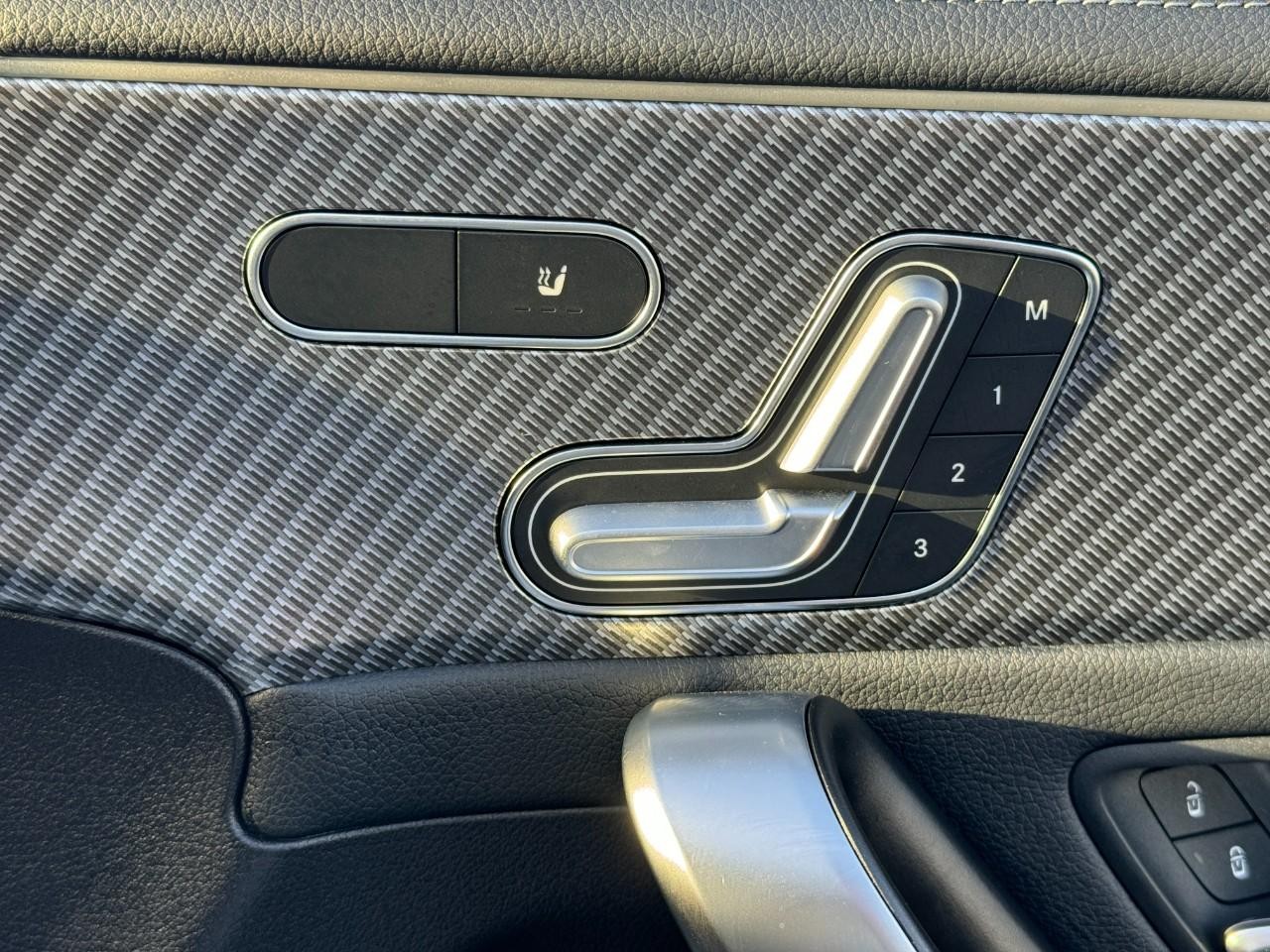 Mercedes-Benz CLA Vehicle Full-screen Gallery Image 20