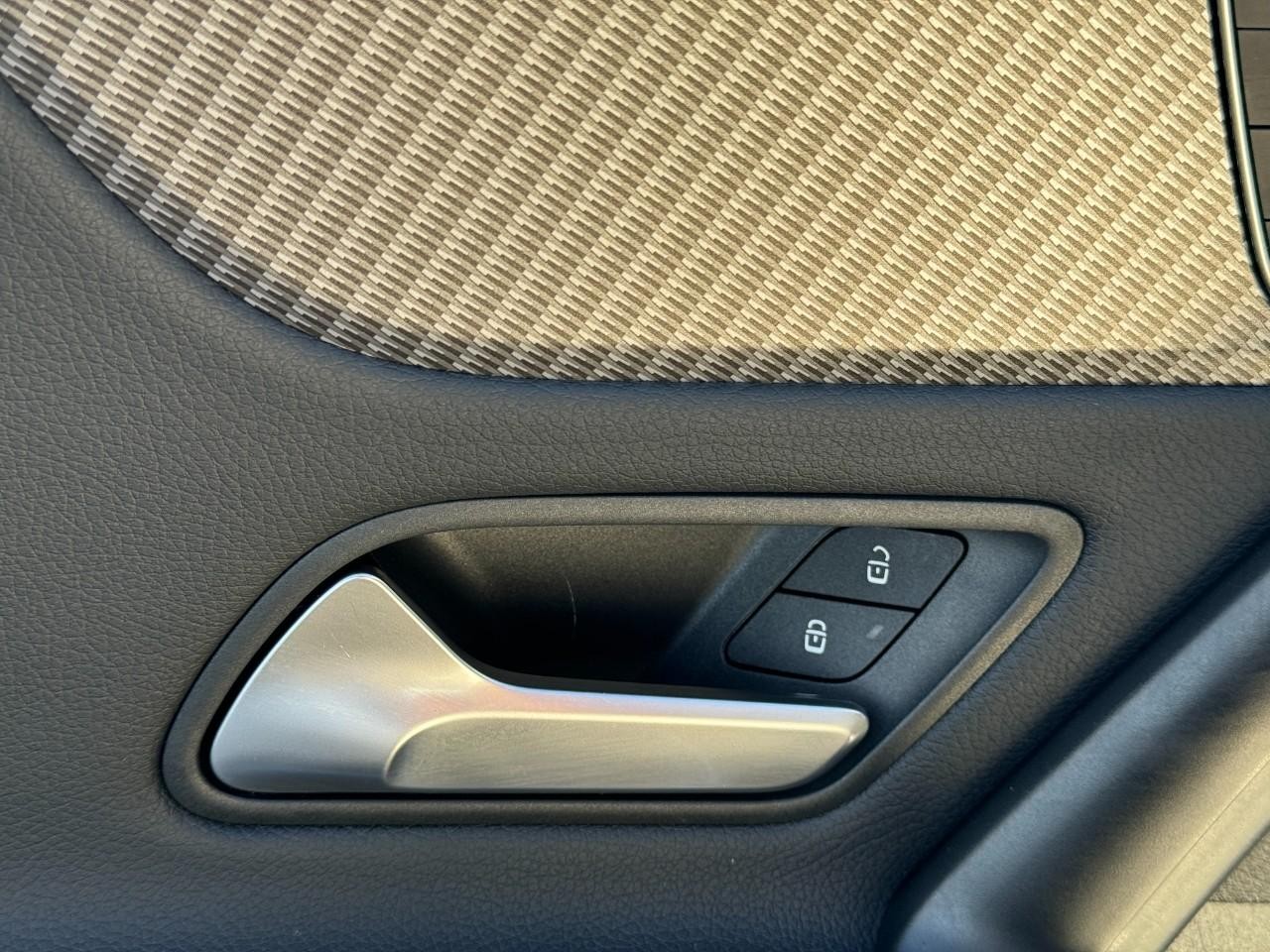 Mercedes-Benz CLA Vehicle Full-screen Gallery Image 24