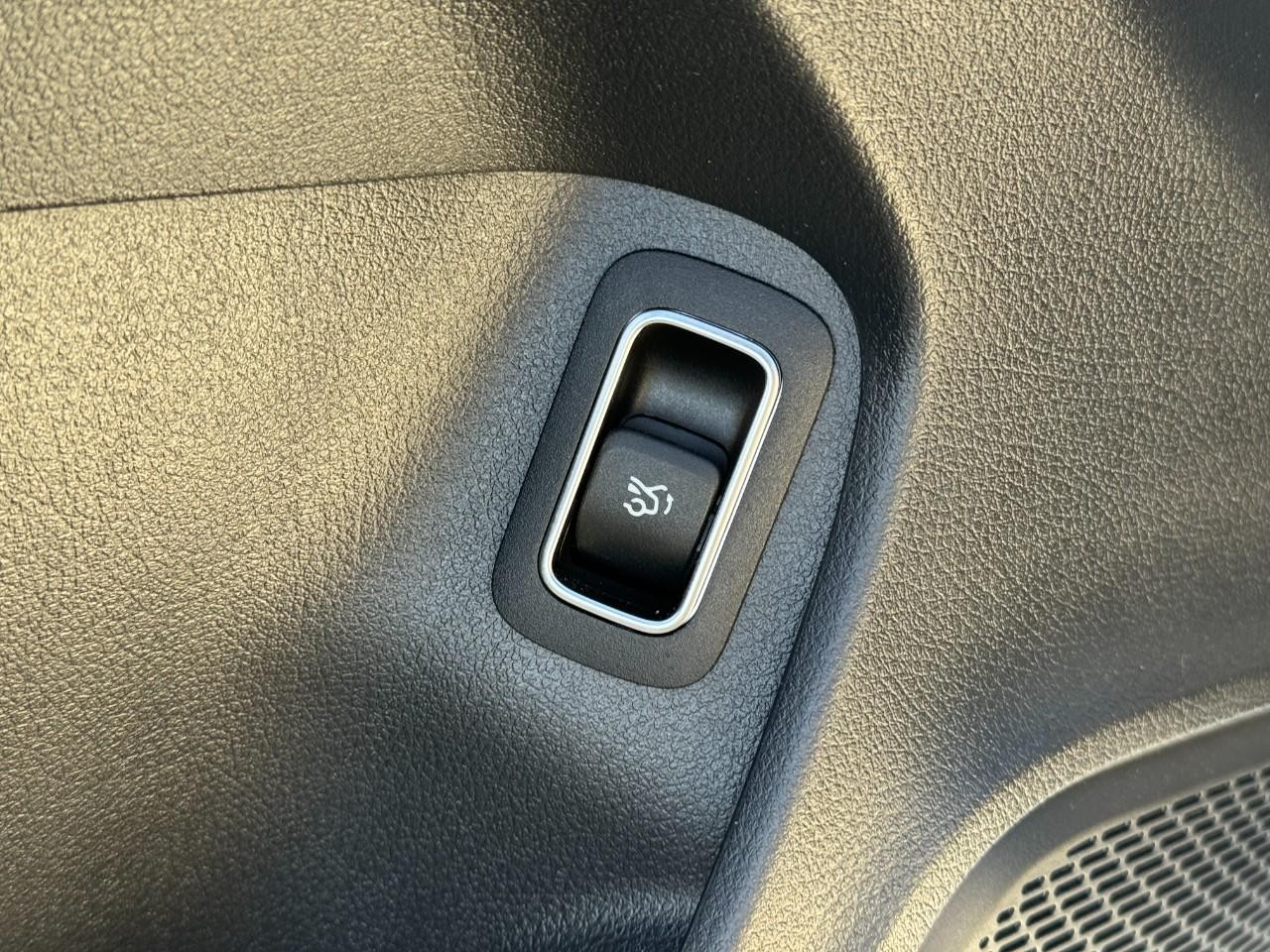 Mercedes-Benz CLA Vehicle Full-screen Gallery Image 26