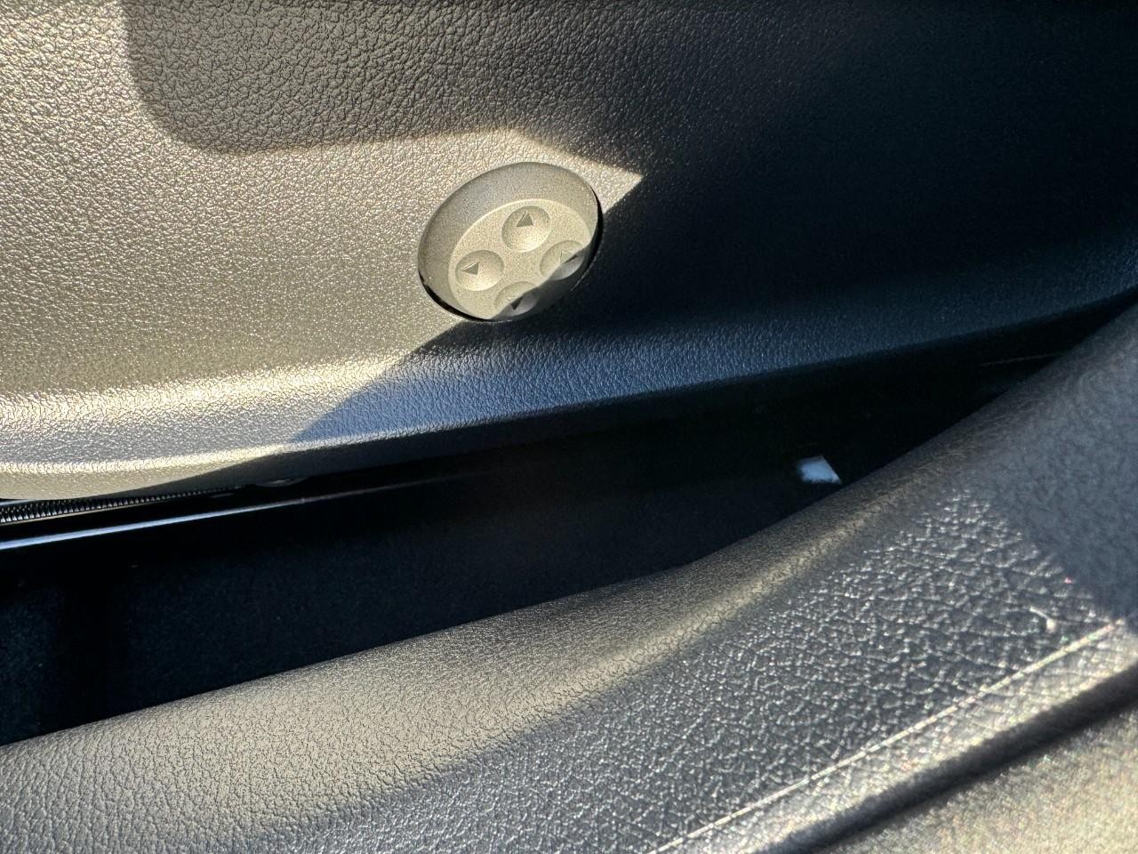 Mercedes-Benz CLA Vehicle Full-screen Gallery Image 29