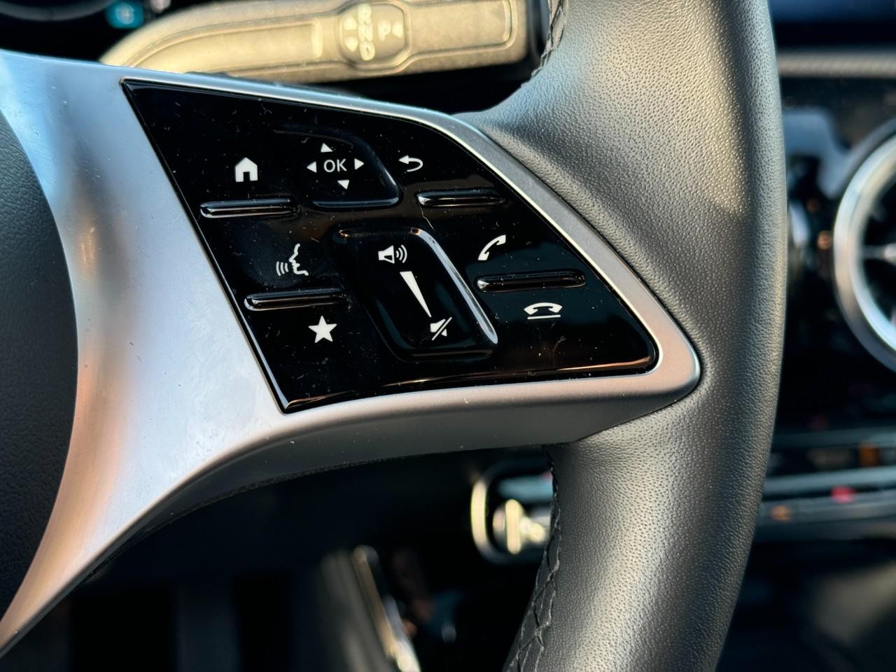 Mercedes-Benz CLA Vehicle Full-screen Gallery Image 32