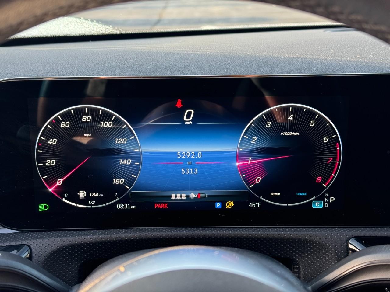 Mercedes-Benz CLA Vehicle Full-screen Gallery Image 33