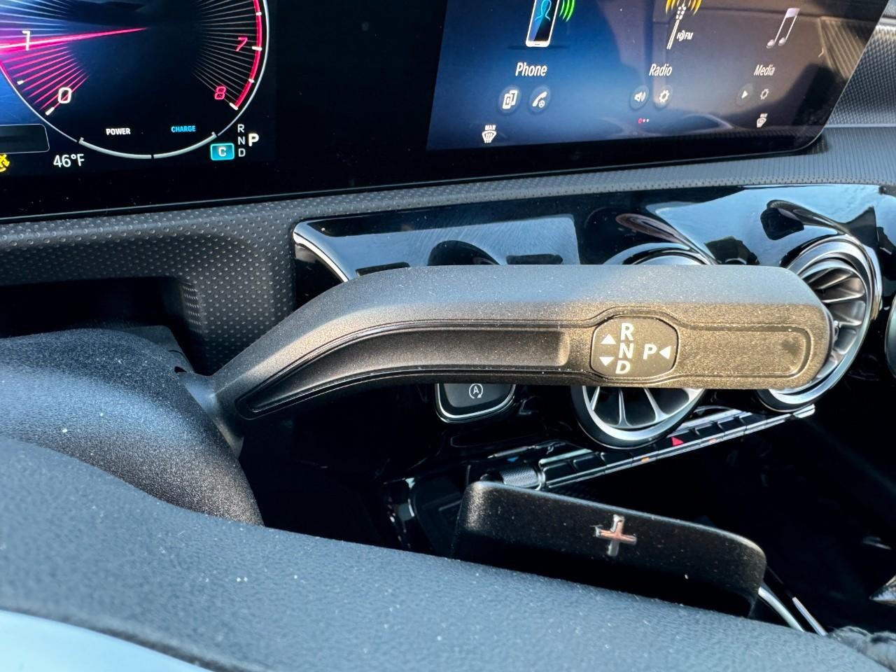 Mercedes-Benz CLA Vehicle Full-screen Gallery Image 34