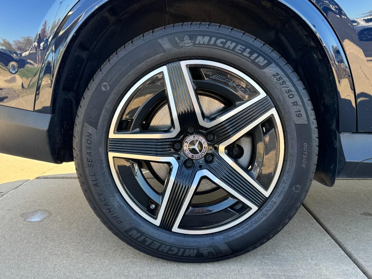 Mercedes-Benz GLC Vehicle Full-screen Gallery Image 5