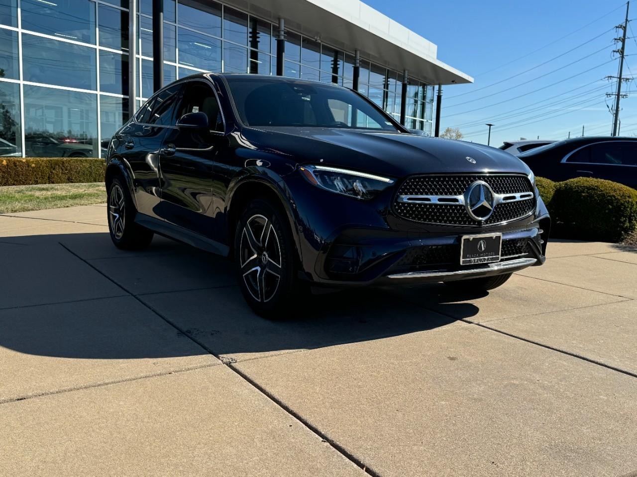 Mercedes-Benz GLC Vehicle Full-screen Gallery Image 6