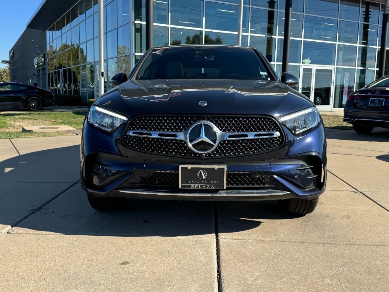 Mercedes-Benz GLC Vehicle Full-screen Gallery Image 7