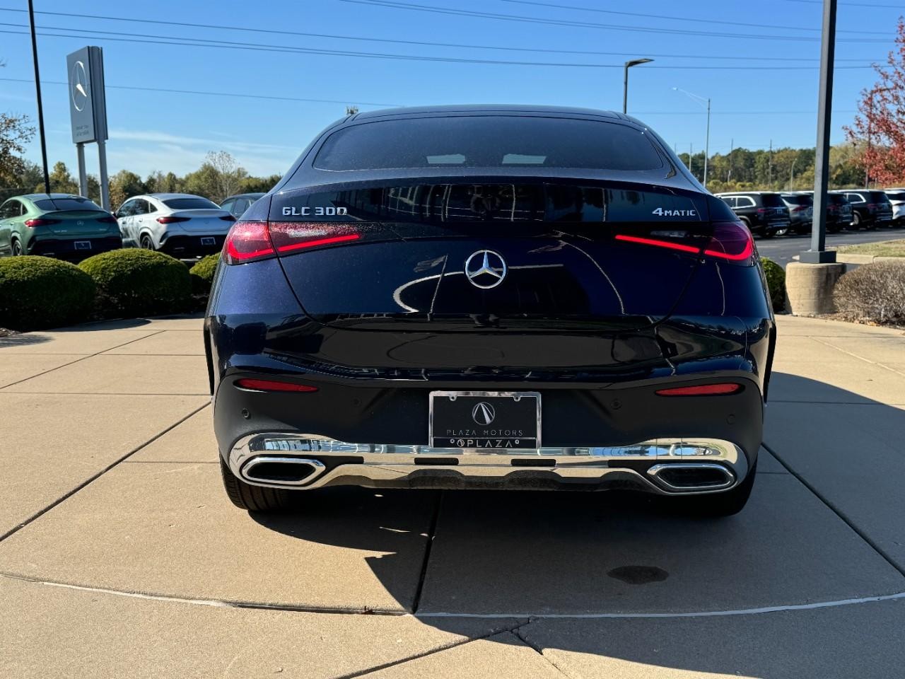 Mercedes-Benz GLC Vehicle Full-screen Gallery Image 9