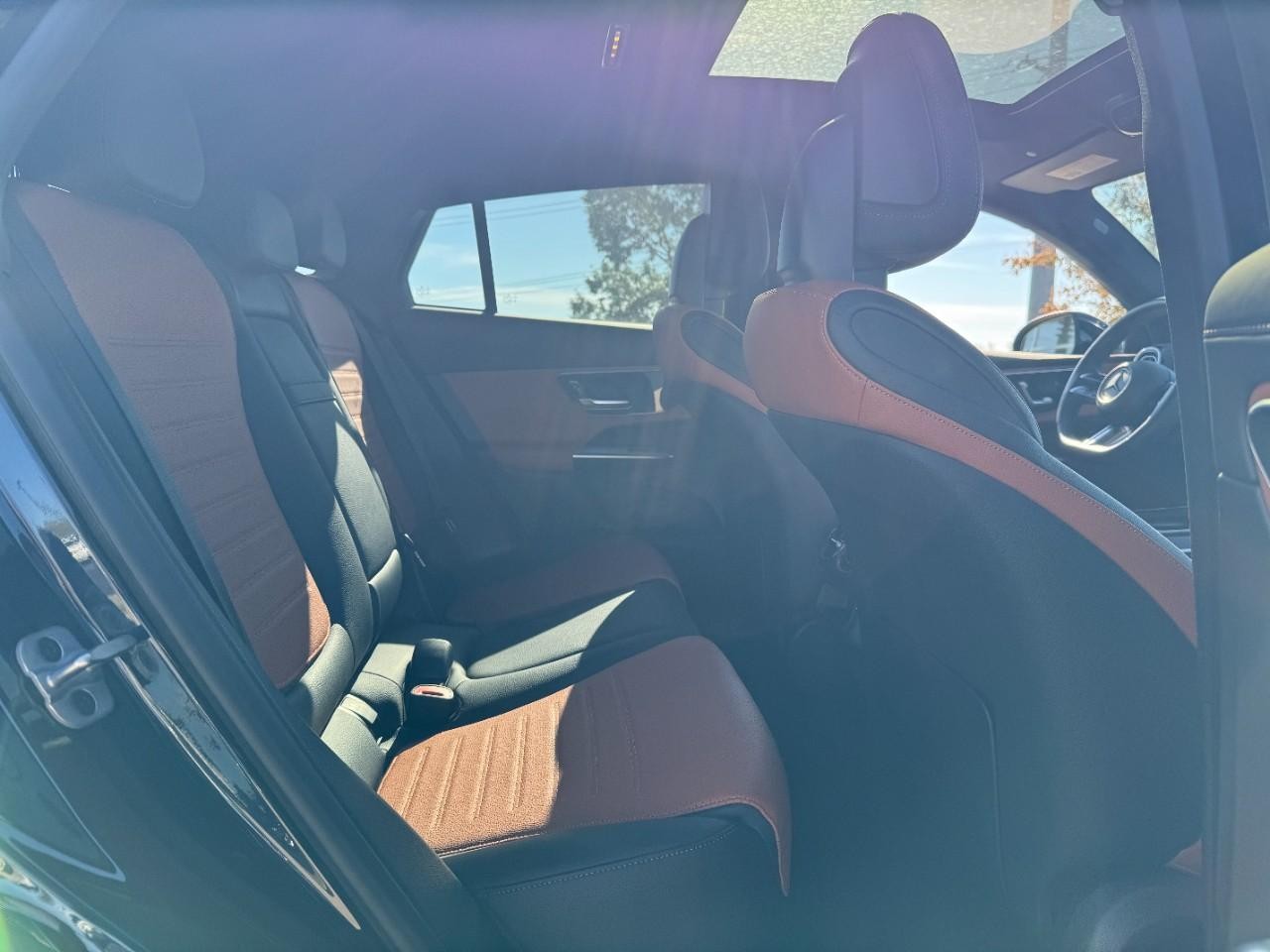 Mercedes-Benz GLC Vehicle Full-screen Gallery Image 10