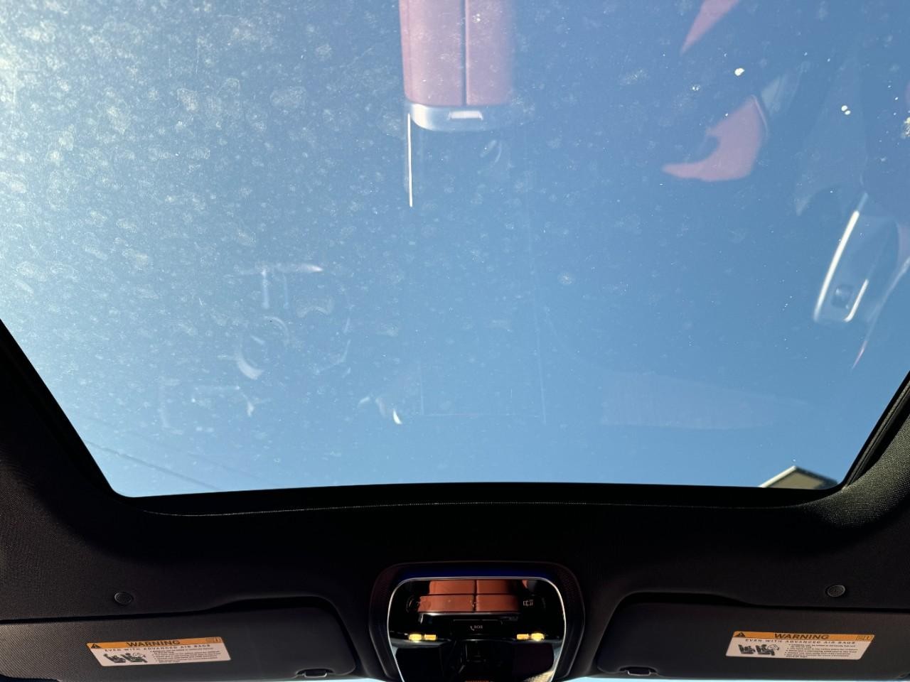 Mercedes-Benz GLC Vehicle Full-screen Gallery Image 11