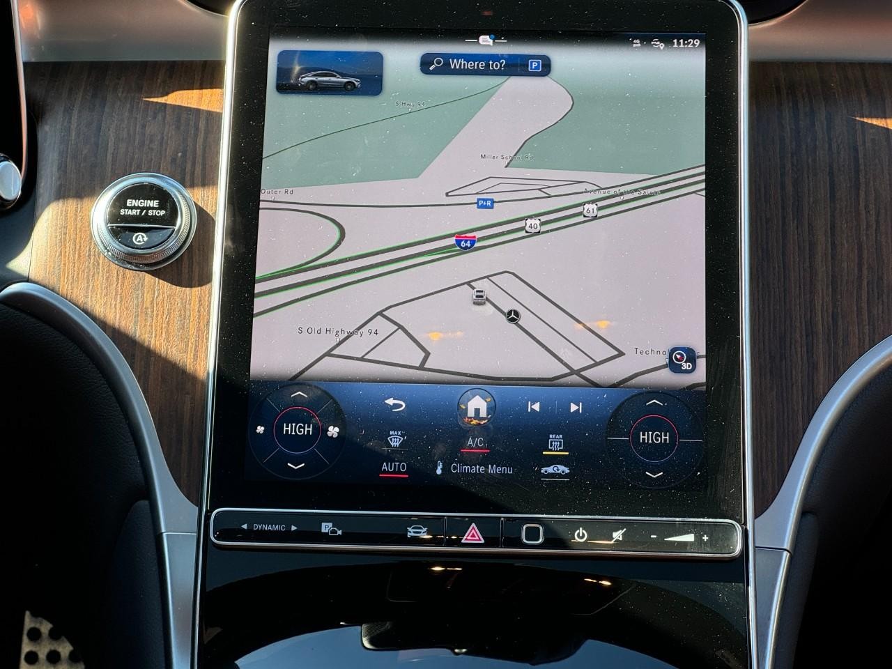 Mercedes-Benz GLC Vehicle Full-screen Gallery Image 14