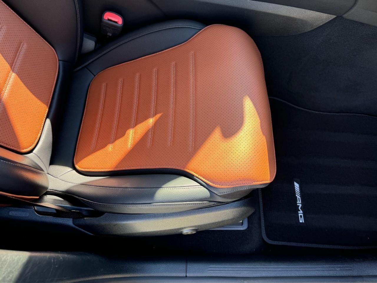 Mercedes-Benz GLC Vehicle Full-screen Gallery Image 17