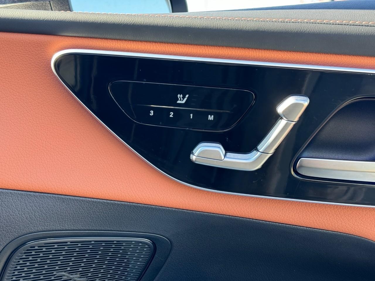 Mercedes-Benz GLC Vehicle Full-screen Gallery Image 19