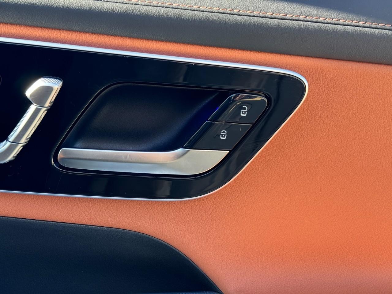 Mercedes-Benz GLC Vehicle Full-screen Gallery Image 20