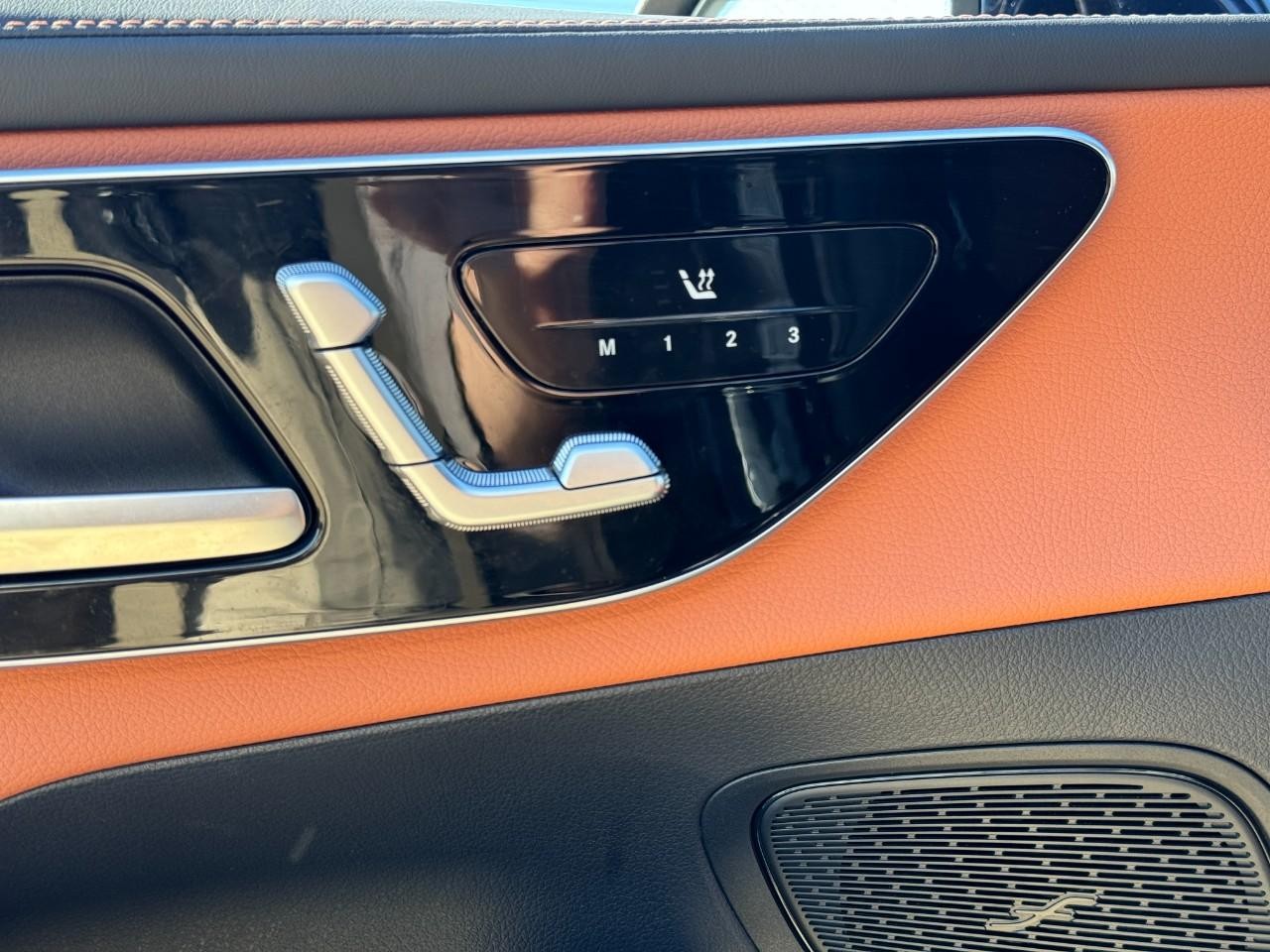 Mercedes-Benz GLC Vehicle Full-screen Gallery Image 22