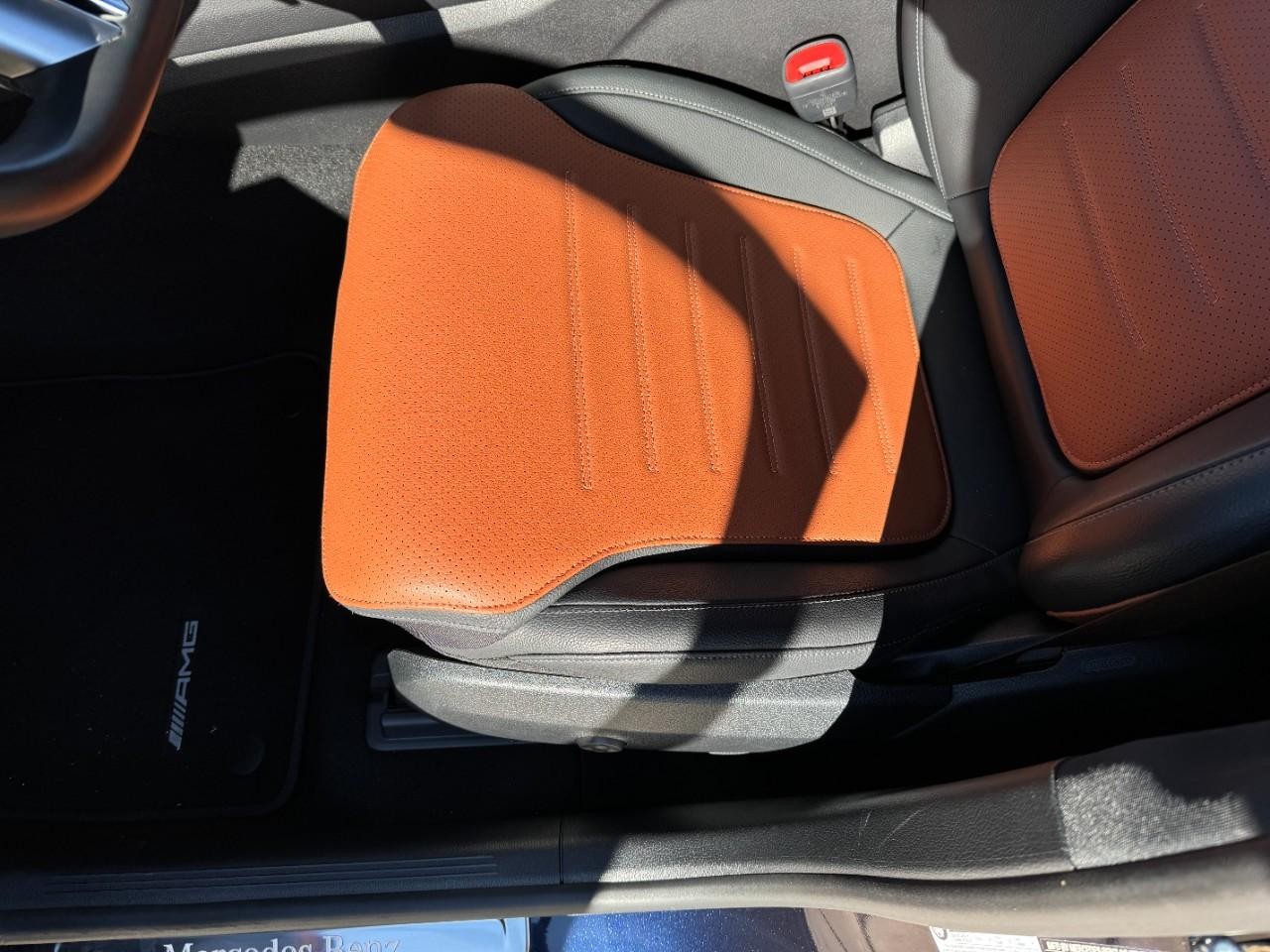 Mercedes-Benz GLC Vehicle Full-screen Gallery Image 27