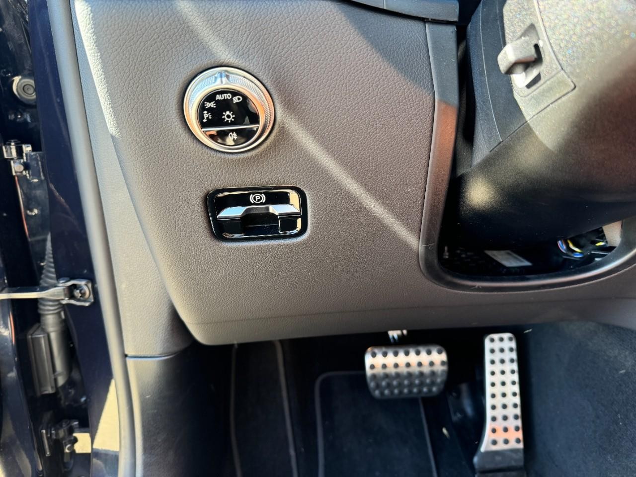 Mercedes-Benz GLC Vehicle Full-screen Gallery Image 29