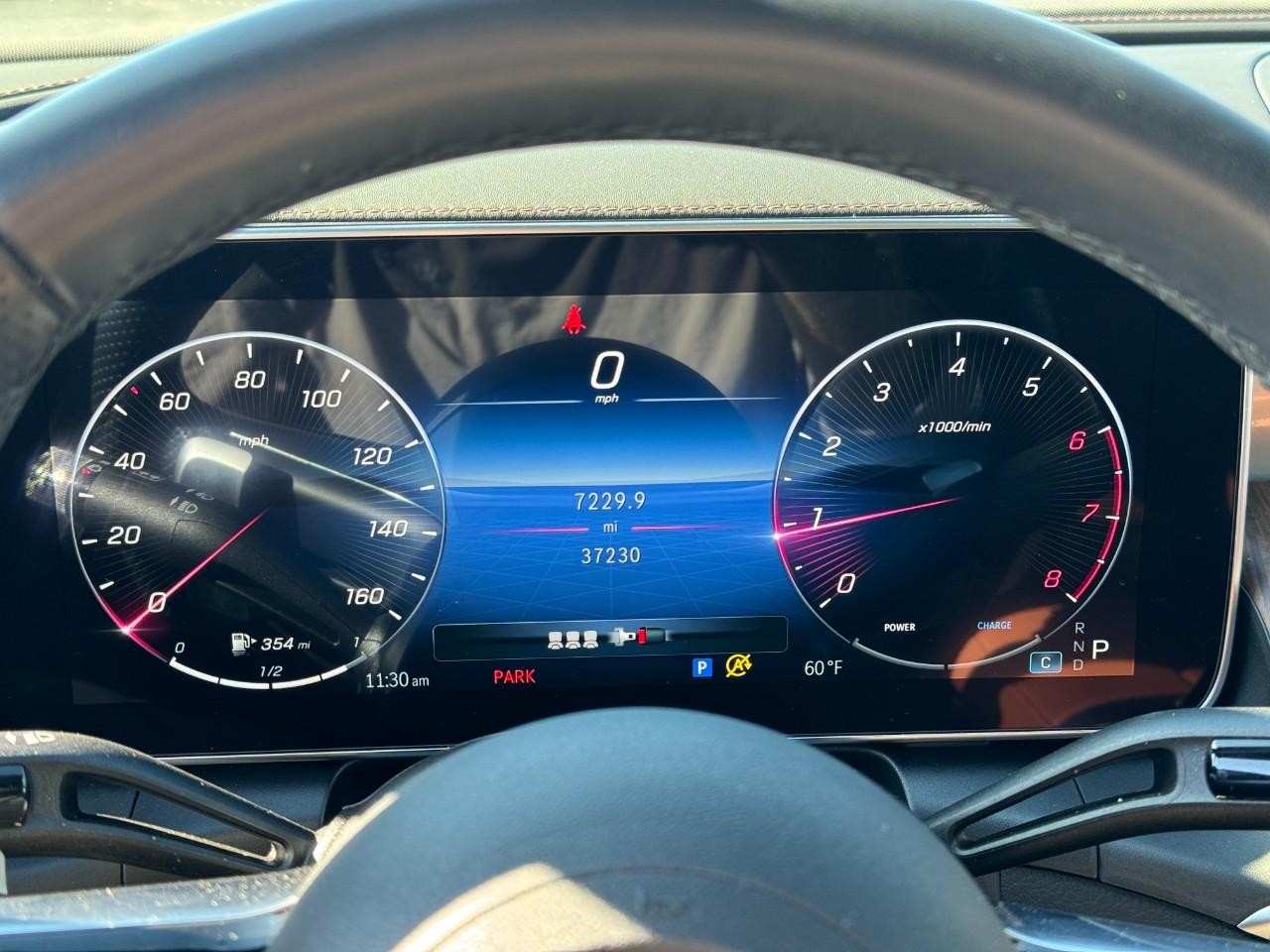 Mercedes-Benz GLC Vehicle Full-screen Gallery Image 32