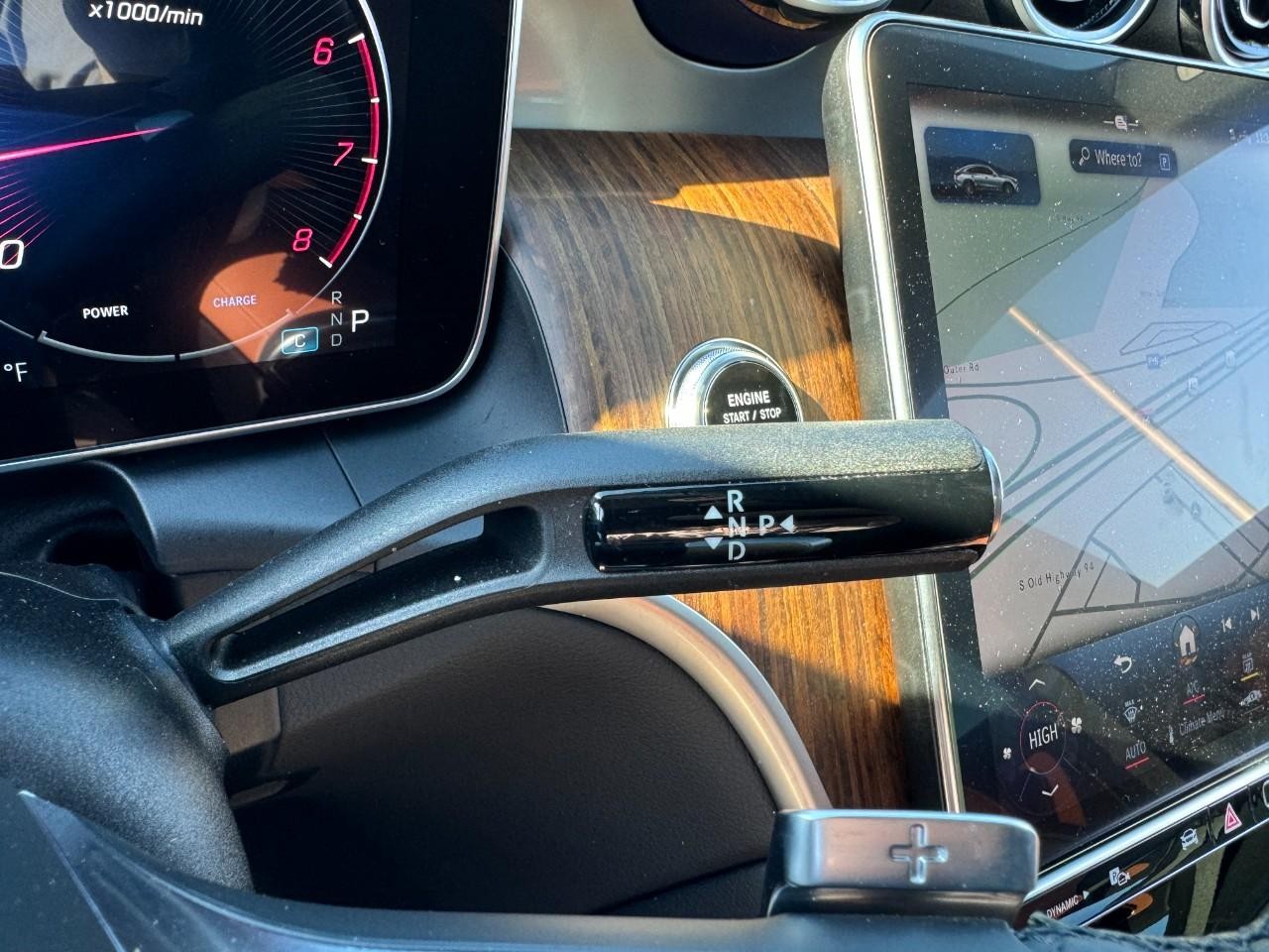 Mercedes-Benz GLC Vehicle Full-screen Gallery Image 33