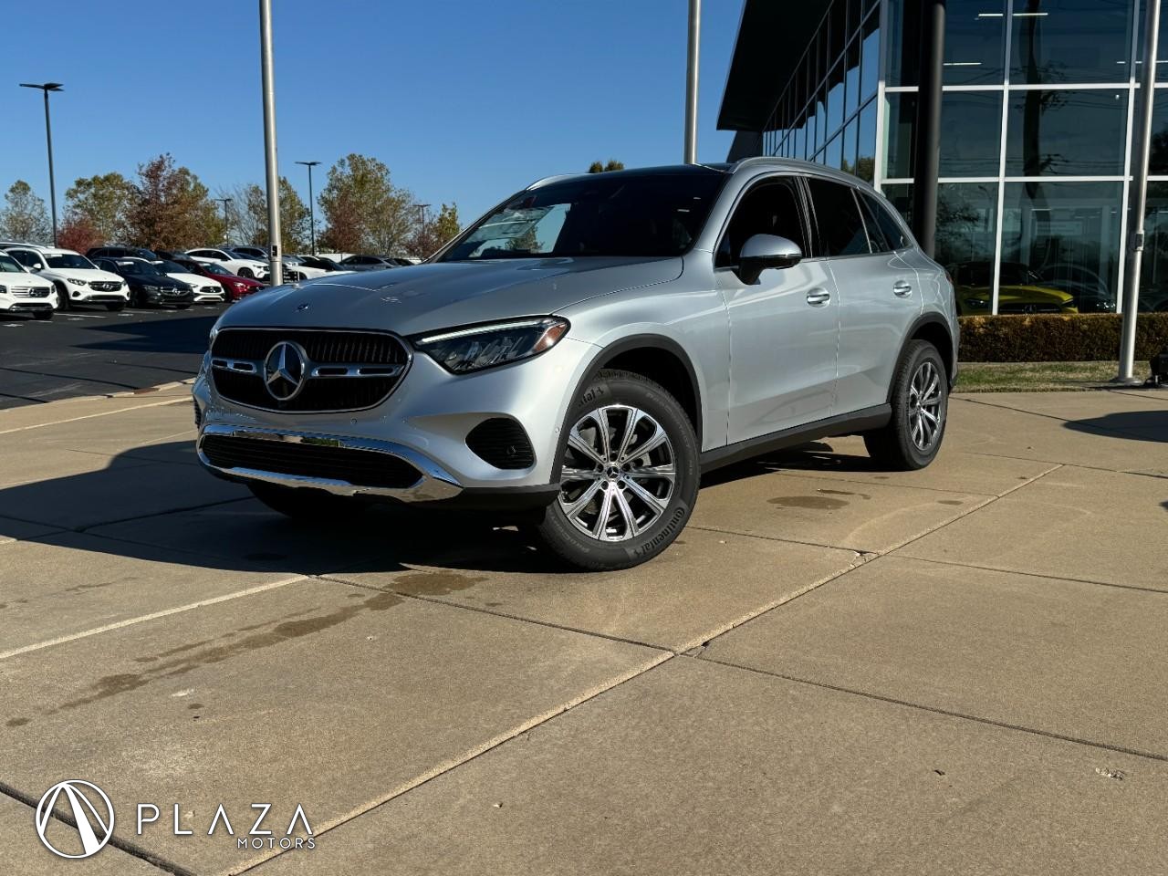 Mercedes-Benz GLC Vehicle Full-screen Gallery Image 01