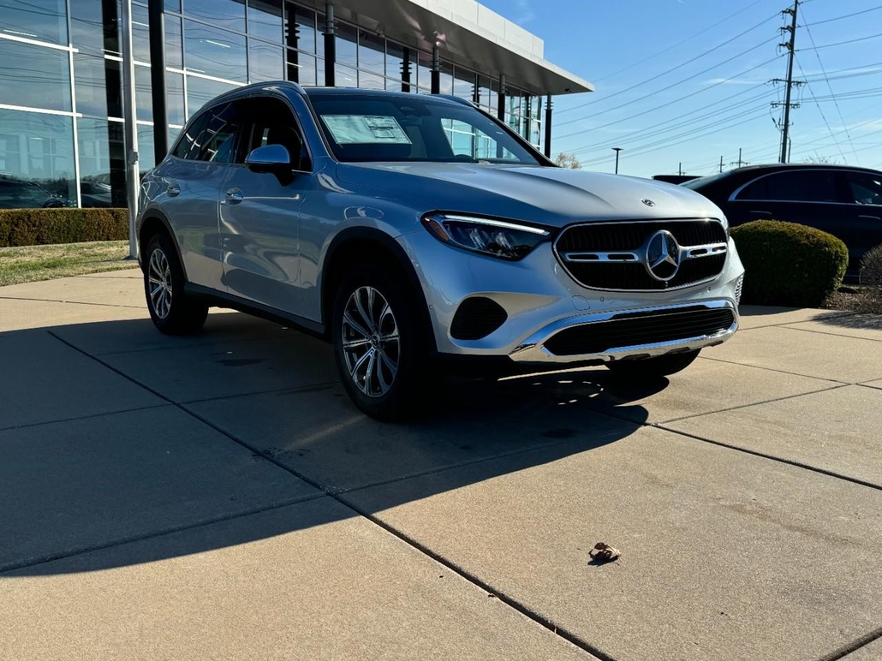 Mercedes-Benz GLC Vehicle Full-screen Gallery Image 06