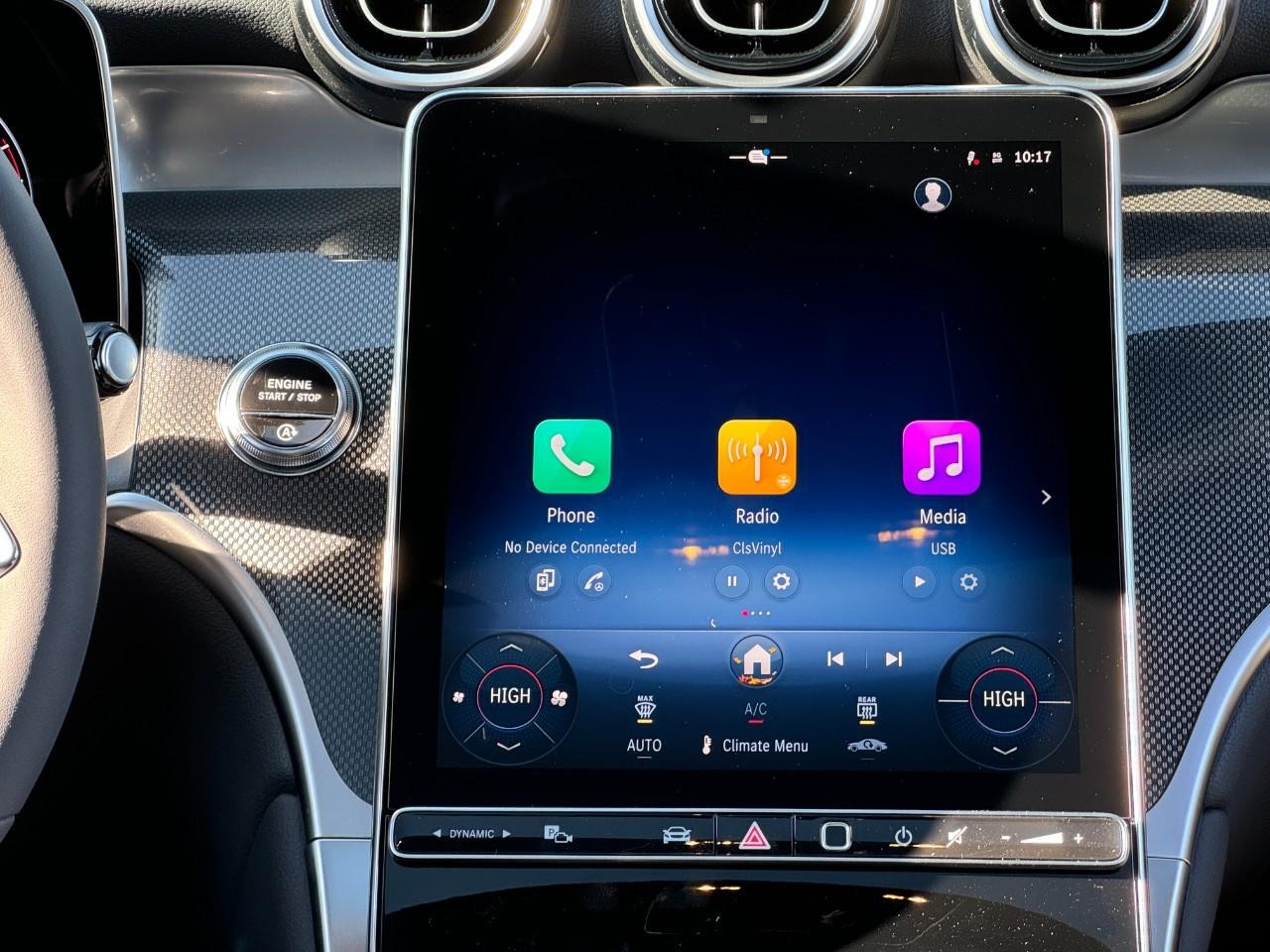 Mercedes-Benz GLC Vehicle Full-screen Gallery Image 14