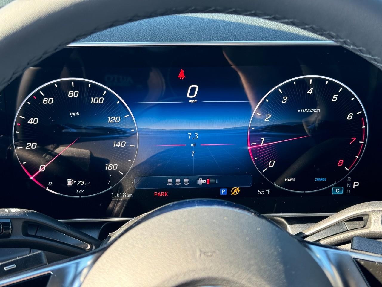 Mercedes-Benz GLC Vehicle Full-screen Gallery Image 32