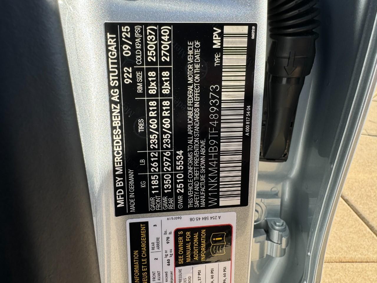 Mercedes-Benz GLC Vehicle Full-screen Gallery Image 35