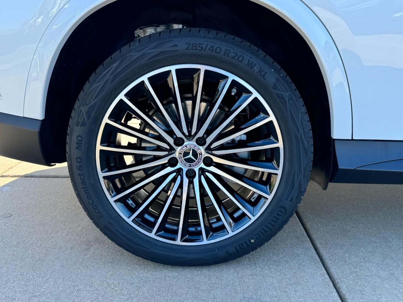 Mercedes-Benz GLC Vehicle Full-screen Gallery Image 5