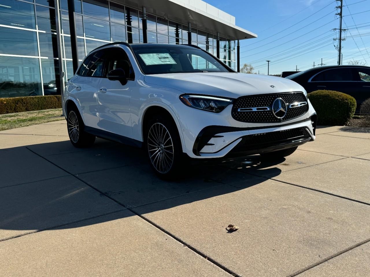 Mercedes-Benz GLC Vehicle Full-screen Gallery Image 6