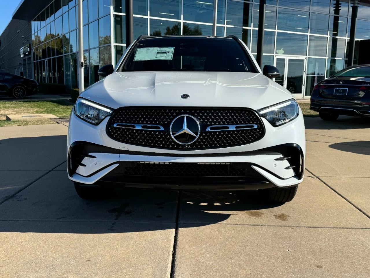 Mercedes-Benz GLC Vehicle Full-screen Gallery Image 7