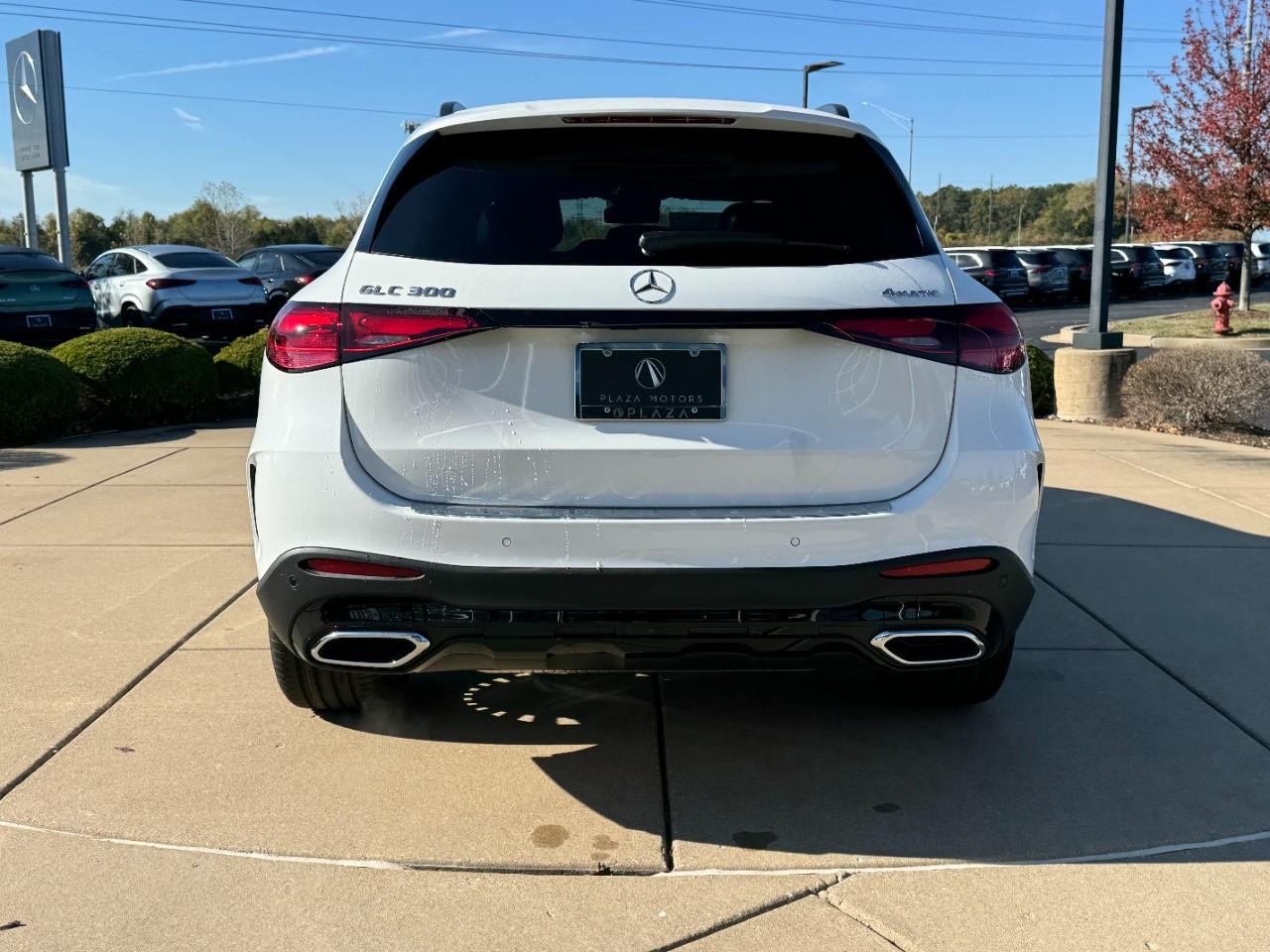 Mercedes-Benz GLC Vehicle Full-screen Gallery Image 9