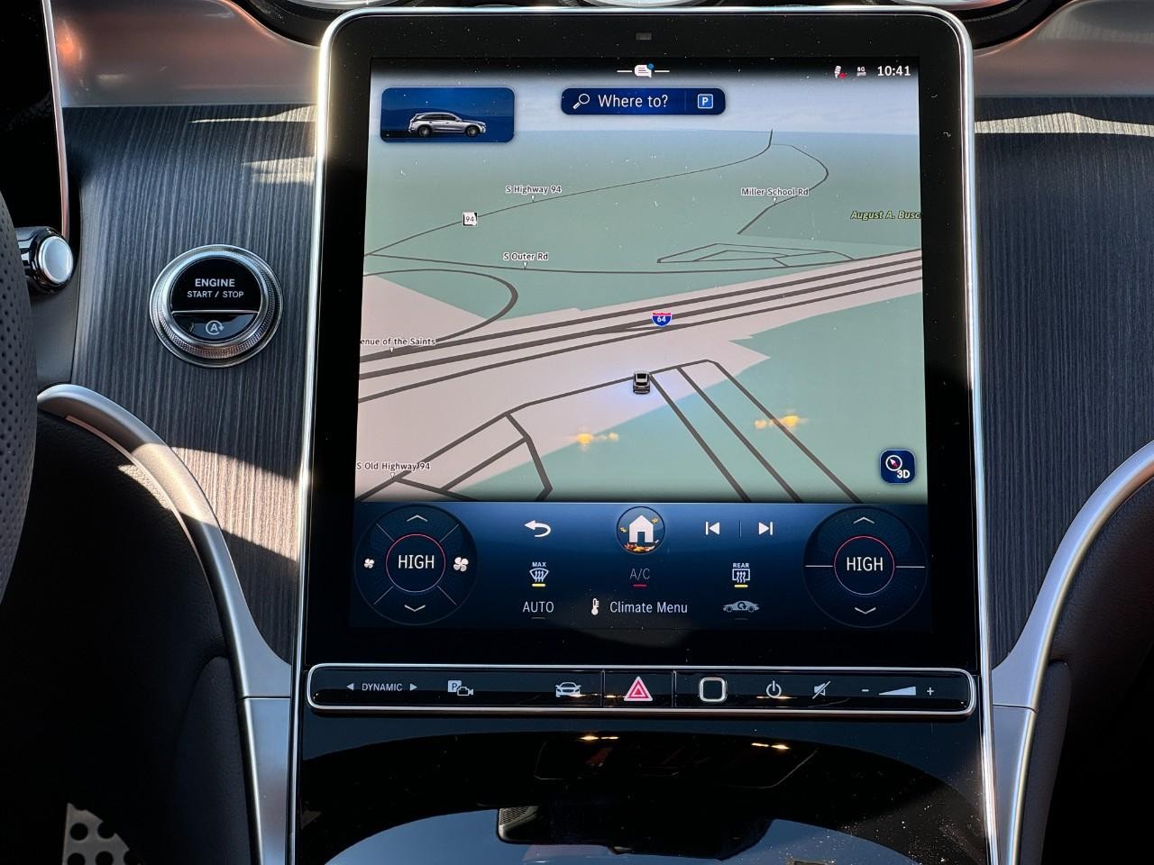 Mercedes-Benz GLC Vehicle Full-screen Gallery Image 14