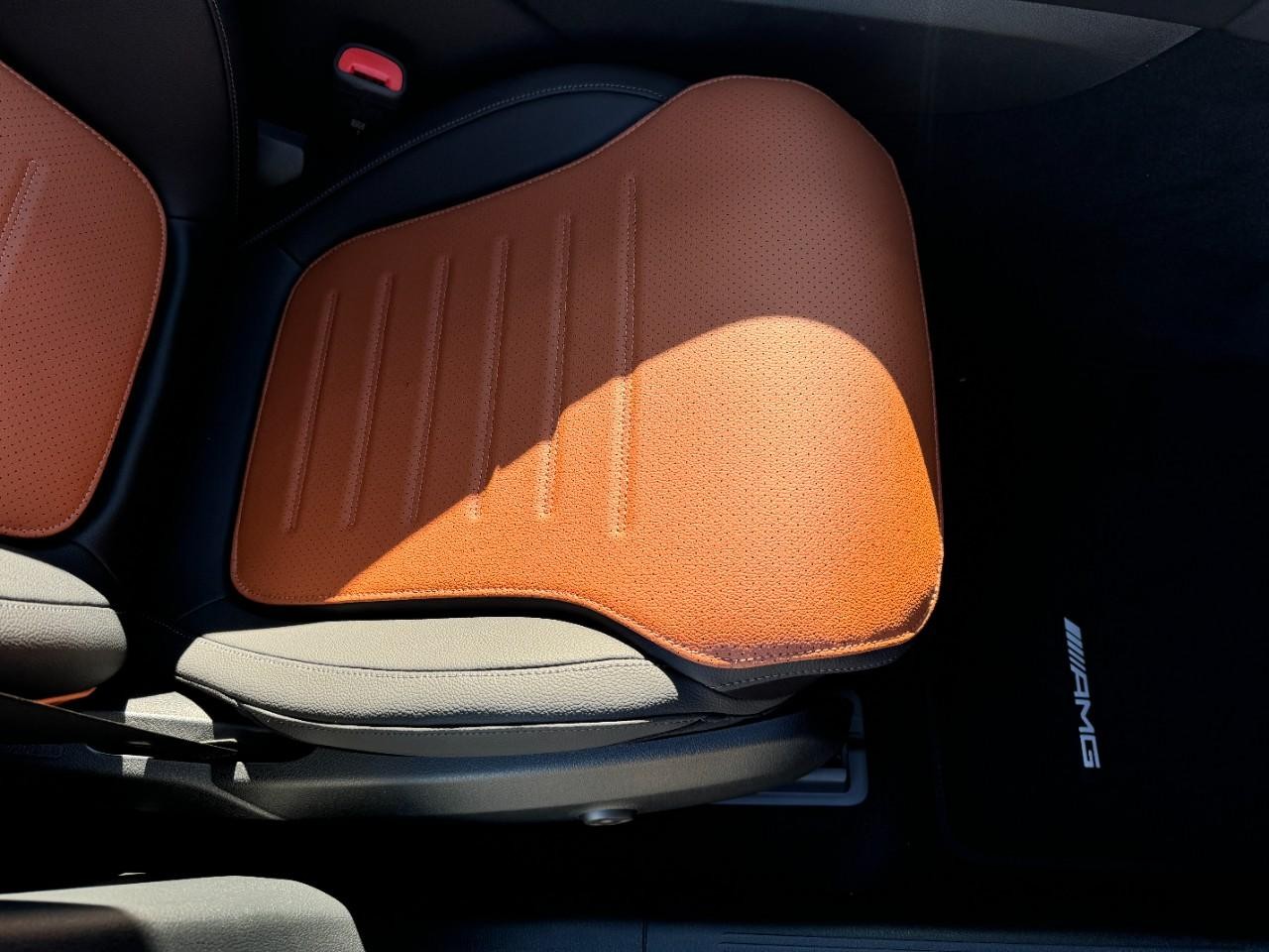 Mercedes-Benz GLC Vehicle Full-screen Gallery Image 17