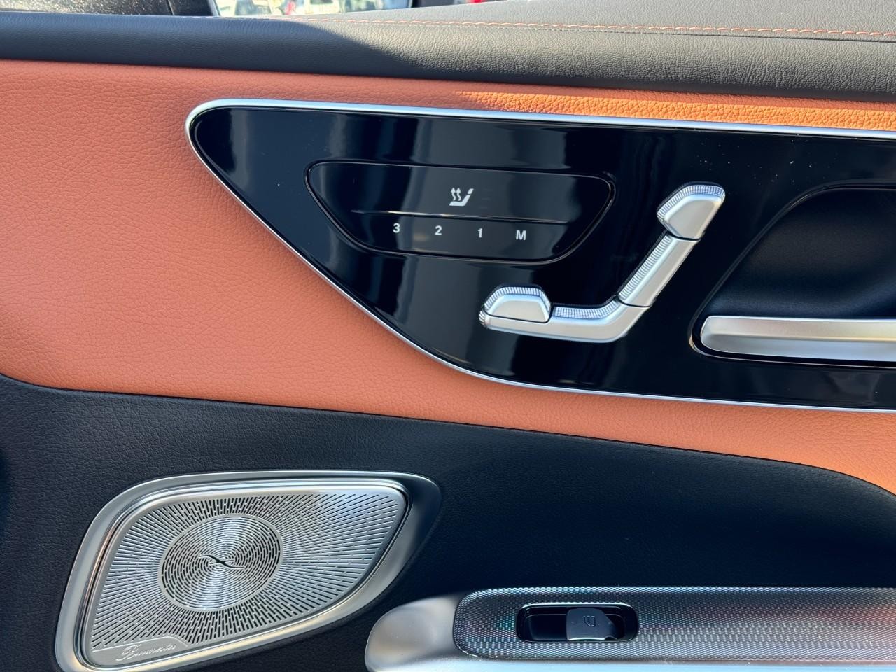 Mercedes-Benz GLC Vehicle Full-screen Gallery Image 19