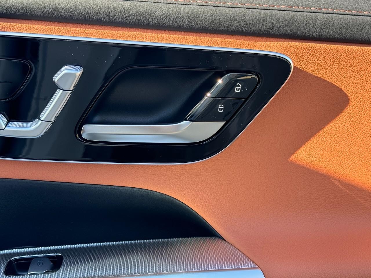 Mercedes-Benz GLC Vehicle Full-screen Gallery Image 20