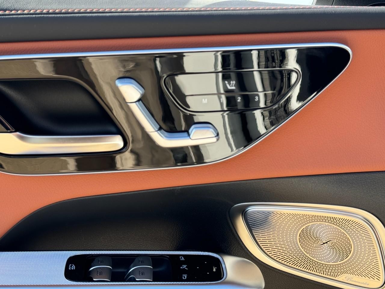 Mercedes-Benz GLC Vehicle Full-screen Gallery Image 22