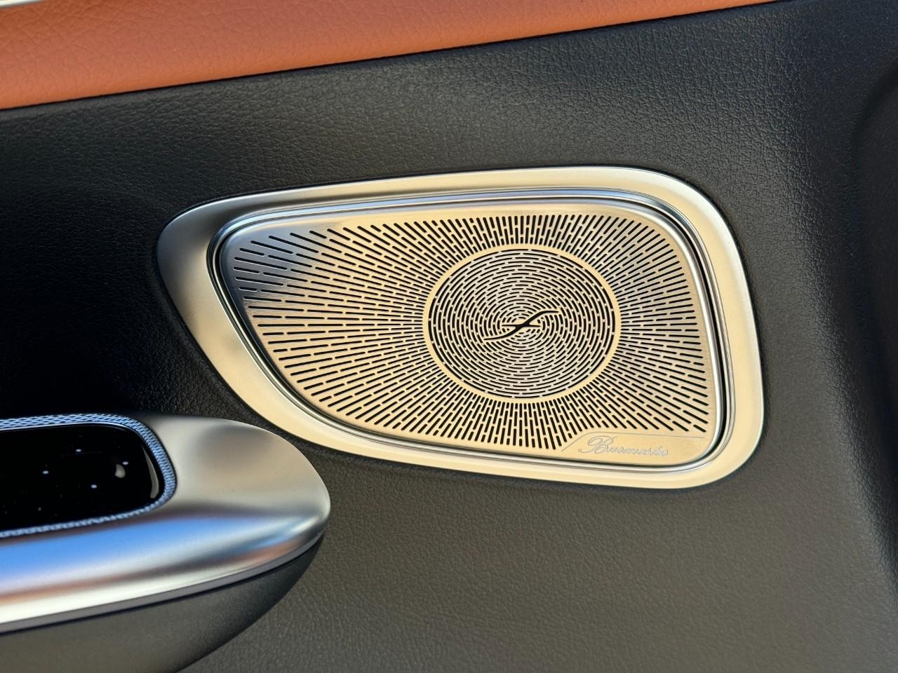 Mercedes-Benz GLC Vehicle Full-screen Gallery Image 25