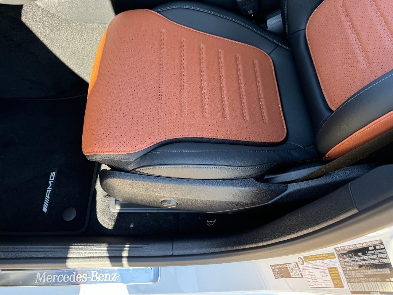 Mercedes-Benz GLC Vehicle Full-screen Gallery Image 28